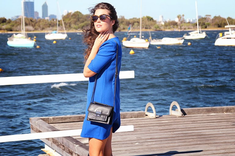 The Many Bags of Kate Beckinsale - PurseBlog | Blue bag outfit, Blue purse  outfit, Blue handbag outfit