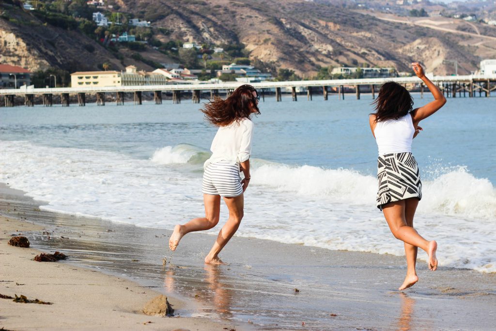 girls-beach-malibu-losangeles